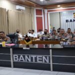 Polda Banten melaksanakan analisa dan evaluasi (Anev) mingguan terkait gangguan keamanan, ketertiban masyarakat (Kamtibmas) secara virtual dengan Polres jajaran di Ruang Vicon Polda Banten