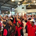Linah Caleg Dapil 2 Kota Tangerang No.Urut 7 Fraksi PDI-P Bersama Warga Merajut Dan Mengenal Caleg Pilihan