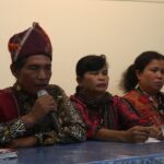 MASYARAKAT ADAT SIHAPORAS DAN DOLOK PARMONANG MEMINTA DUKUNGAN DAN KEADILAN ATAS TANAH ADAT YANG DIAMBIL PEMERINTAH DIBERIKAN KEPADA PT TPL