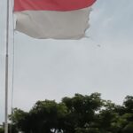 Viralll!!! Bendera Merah Putih Sudah Usang Dan Sobek Berkibar Di Kecamatan Tanara