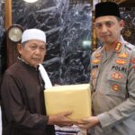 Kapolres Metro Tangerang Serahkan Wakaf Alquran, Minta Remaja Belajar Agama Dan Buat Kegiatan Yang Positif