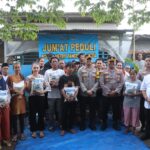 Wujud Kepedulian Polri, Polres Metro Tangerang Kota Bagikan Sembako Dan Layanan Kesehatan Di Wilayah Slum Area Wujud Kepedulian Polri, Polres Metro Tangerang Kota Bagikan Sembako Dan Layanan Kesehatan Di Wilayah Slum Area