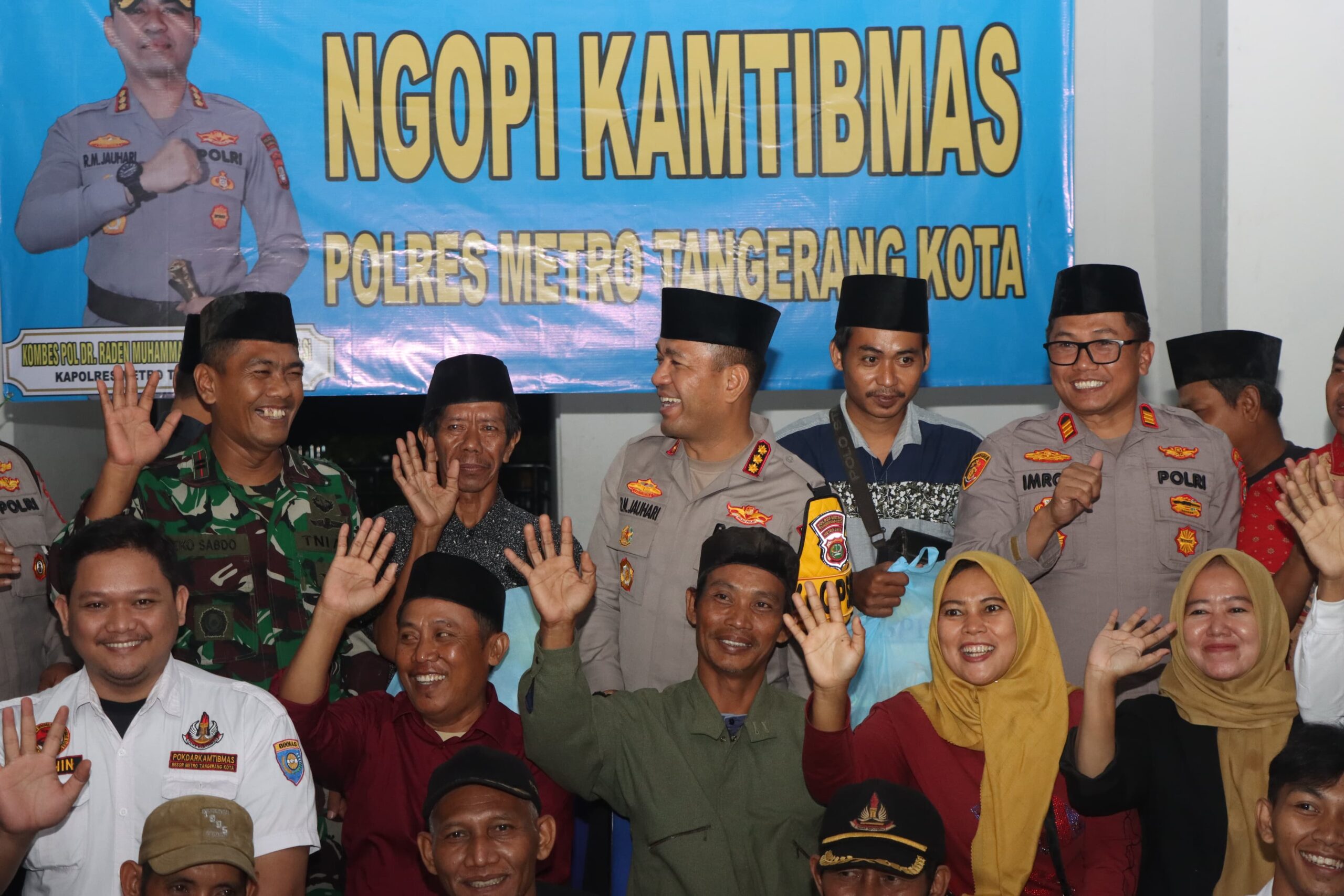 "Ngopi Kamtibmas" Kapolres Metro Tangerang Kota Bersama Warga Neglasari Guna Jaga Jakarta "Ngopi Kamtibmas" Kapolres Metro Tangerang Kota Bersama Warga Neglasari Guna Jaga Jakarta