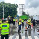 Keselamatan Jadi Prioritas, Polres Metro Tangerang Kota Bersama Dinas PUPR Perbaiki Jalan Yang Rusak