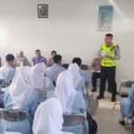 Tekan Pelanggaran Sejak Dini, Polisi Sosialisasikan Keselamatan Lalu Lintas Di SMK Farmasi Tangerang