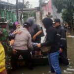 Banjir Rendam Sejumlah Wilayah Kota Tangerang, Kapolres Beserta Jajaran Turun Tangan Evakuasi Warga Yang Terdampak