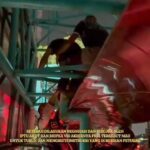 Dramatis! Pria Panjat Papan Reklame Di Daan Mogot, Diduga Depresi Akibat Masalah Keluarga