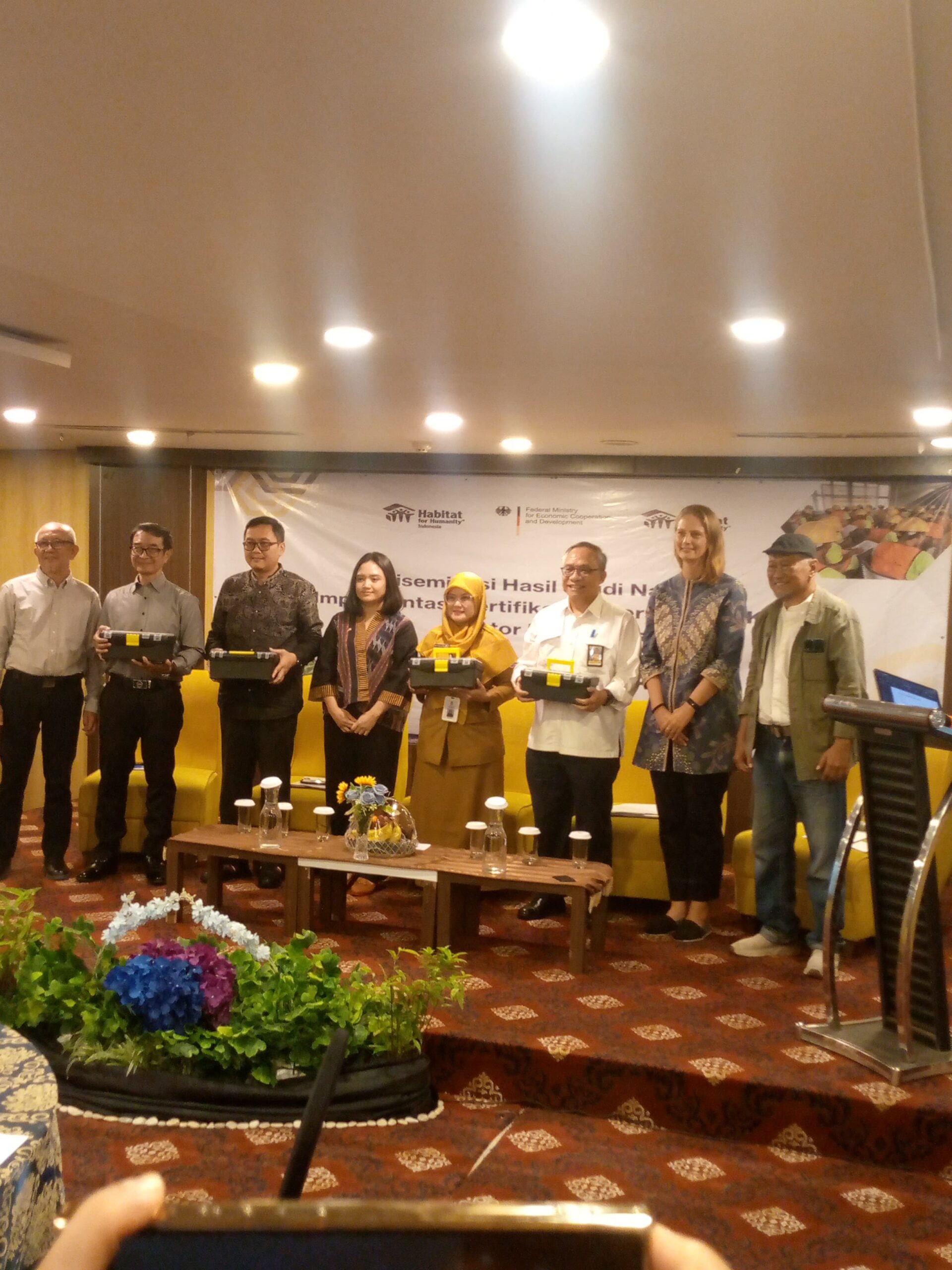 Habitat Indonesia Bersama Pemerintah Daerah Kabupaten Komitmen Kucurkan Anggaran 600 Juta Dan Siapkan Peraturan Bupati Wajib 40% Untuk Tukang Lokal Bersertifikasi