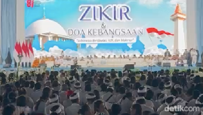 zikir-dan-doa-kebangsaan-di-monas-1785590408633_169