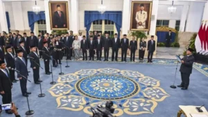 presiden-prabowo-subianto-melantik-sejumlah-menteri-wamen-dan-kepala-lembaga-kebinet-merah-putih-di-istana-negara-jakarta-kamis-110-antara-fotogalih-pradiptanym-DxgDI